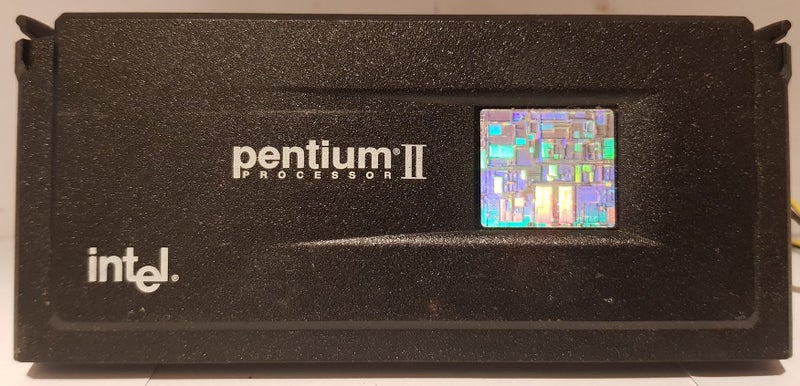 VINTAGE - INTEL PENTIUM II CPU Carousel 1