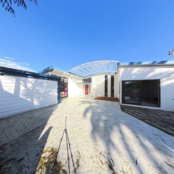Image 1 of 20