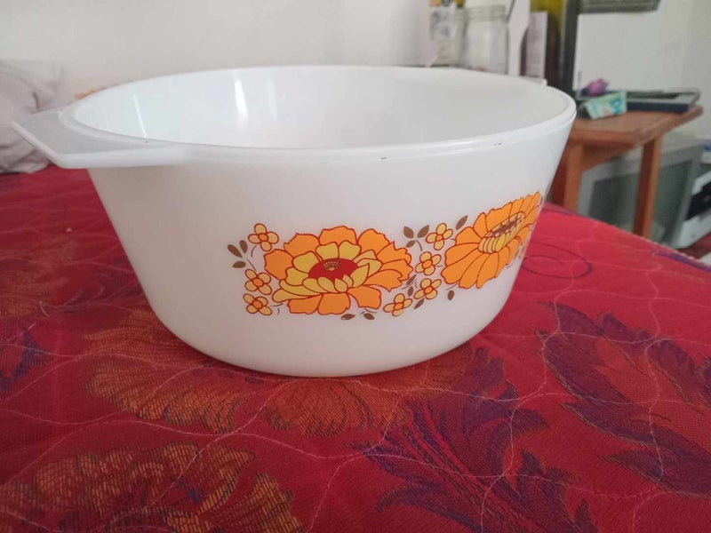 Pyrex Deep Casserole Dish Carousel 1