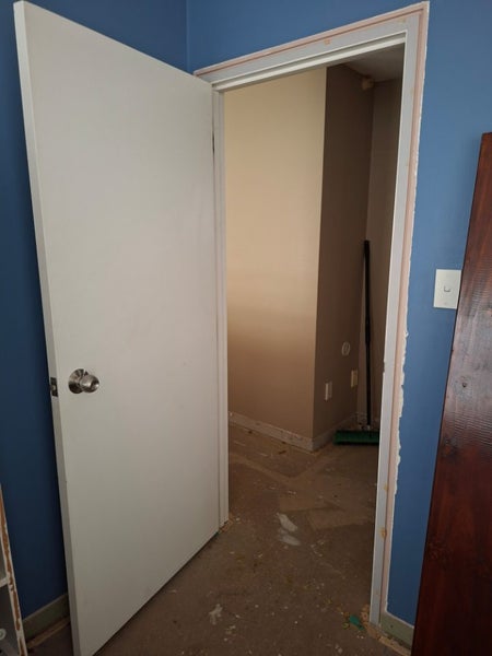 2 x Internal solid core door & frame Carousel 2