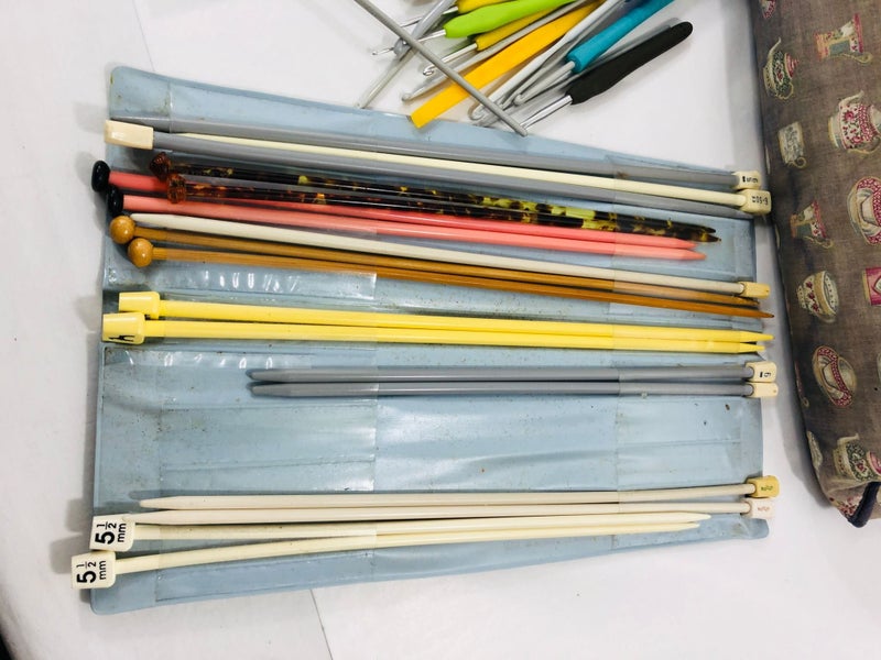 Bulk Knitting Supplies in Vintage Bag (20874) Carousel 5