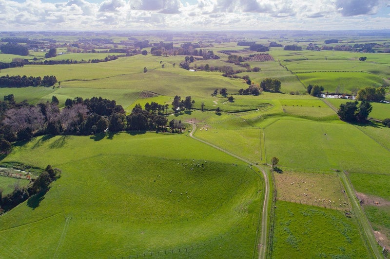 Attractive, Well Fenced, Watered + Massive Sheds!62866869681795113