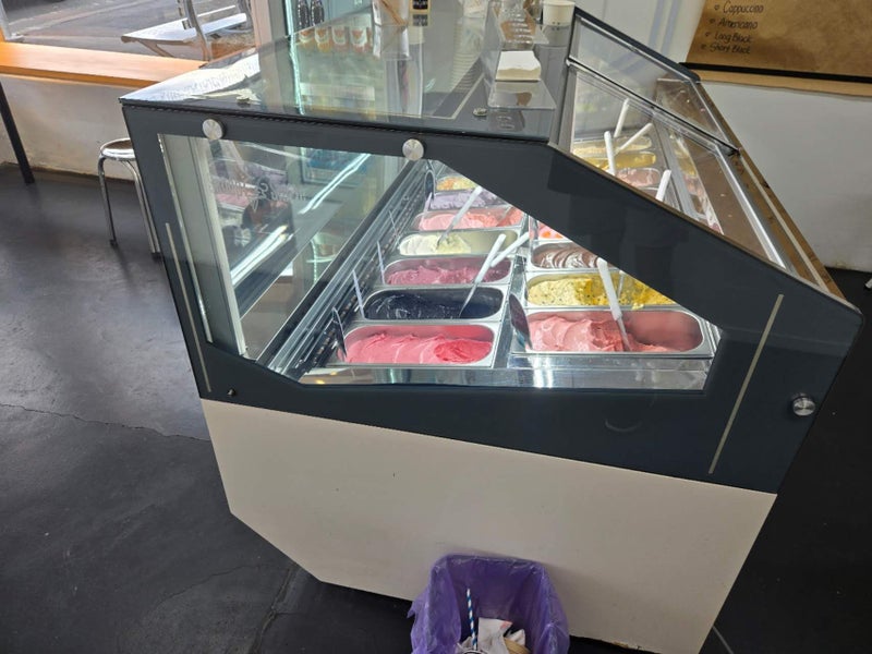 Gelato 16 Bay Display Freezer62937628954371112
