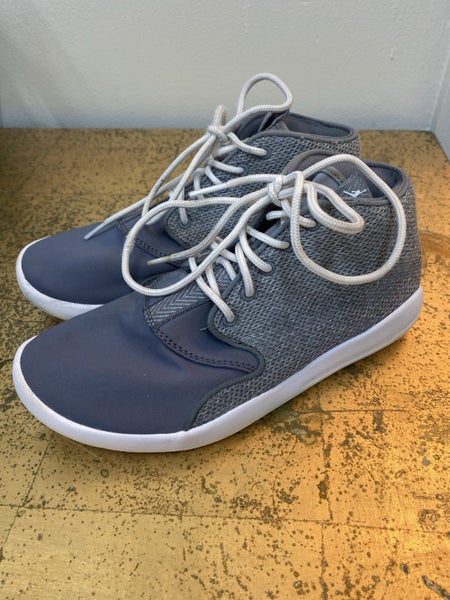 NIKE JORDON ECLIPSE CHUKKA SIZE 4Y Carousel 1