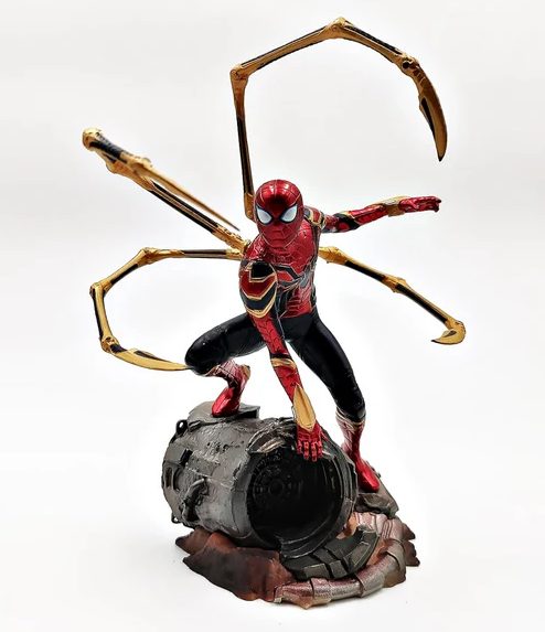 Marvel | Iron SpiderMan Figurine | 20 cm Carousel 1