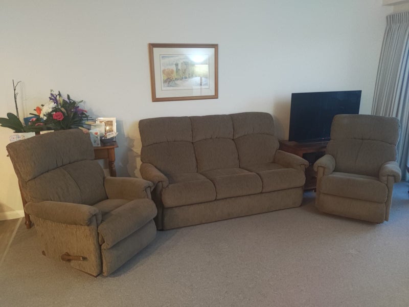 La-Z-Boy “Eden” Suite – 3 Seater + 2 Rocker Recliners | Jordan Oak Brown628638526284831114