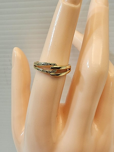 9ct Yellow Gold & Diamond Ring Carousel 2