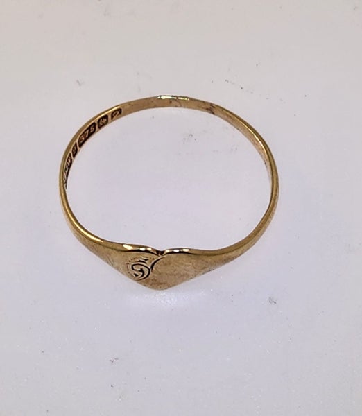 Yellow Gold Heart Shaped Signet Ring Carousel 2