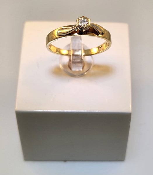 9ct Yellow Gold & Diamond Solitaire Ring Carousel 1