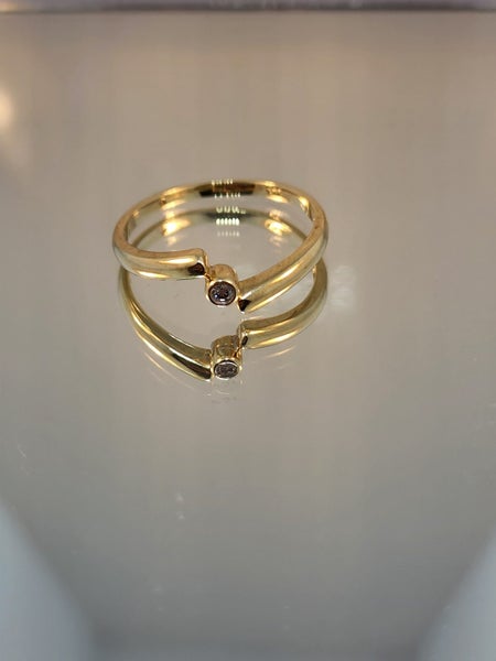 9ct Yellow Gold & Diamond Ring Carousel 1