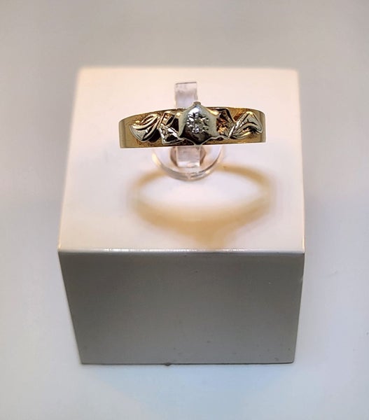 Yellow Gold & Diamond Ring Carousel 1
