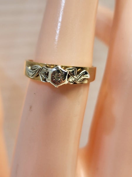 Yellow Gold & Diamond Ring Carousel 6
