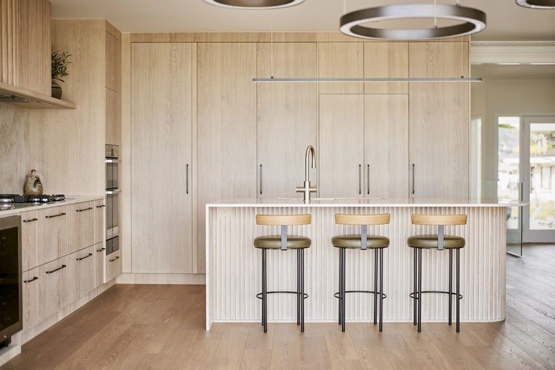 VidaPlank Premium Oak Lacquered Plank Flooring - Mudbrick Lusso Carousel 2