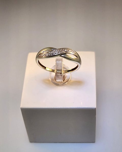 White Gold & Diamond Ring Carousel 1