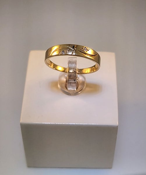Yellow Gold & Diamond Band Carousel 1