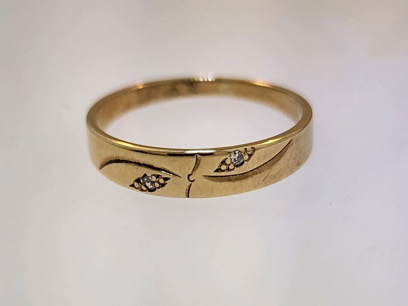 Yellow Gold & Diamond Band Carousel 2