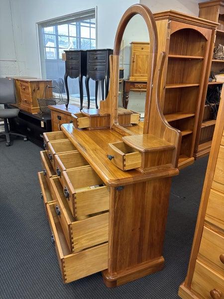 Rutherford 10 Drawers Dresser With Mirror -Matte Carousel 20