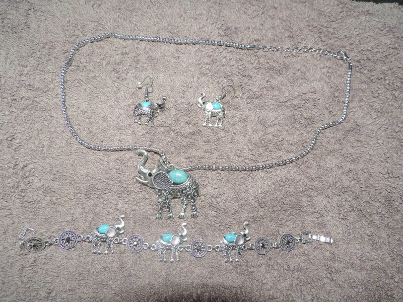 Very Lovely Elephant Necklace,Bracelet & Earring Set Turquoise Carousel 1