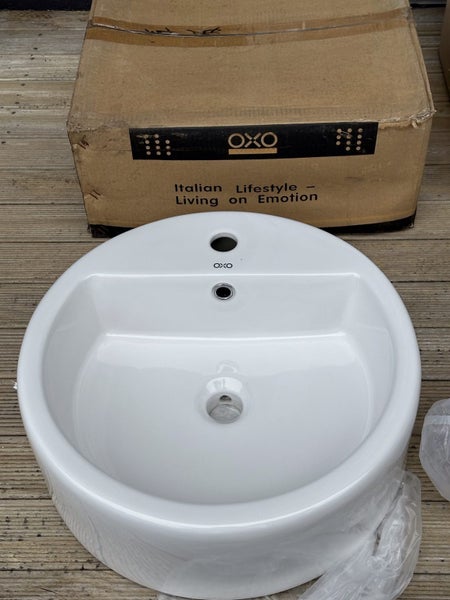 Bathroom basin Carousel 1