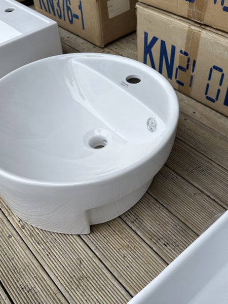 Bathroom basin Carousel 2