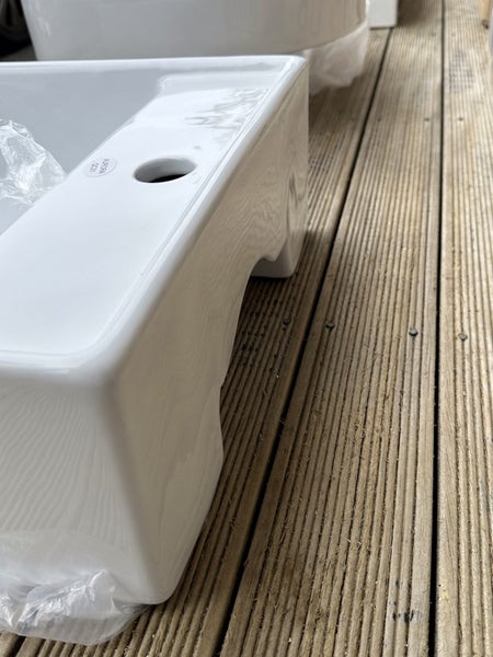 Bathroom basin Carousel 2