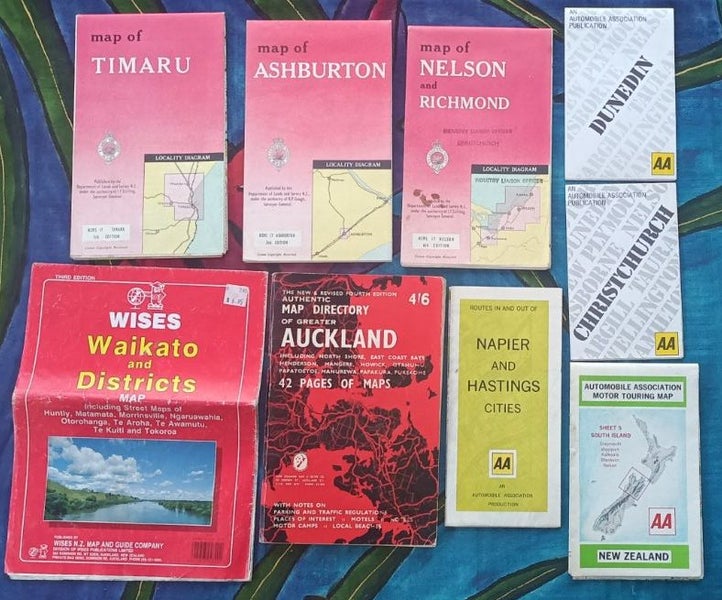 Historic road maps of new Zealand and a map booklet of Auckland. 1960s. Set 5. Carousel 1