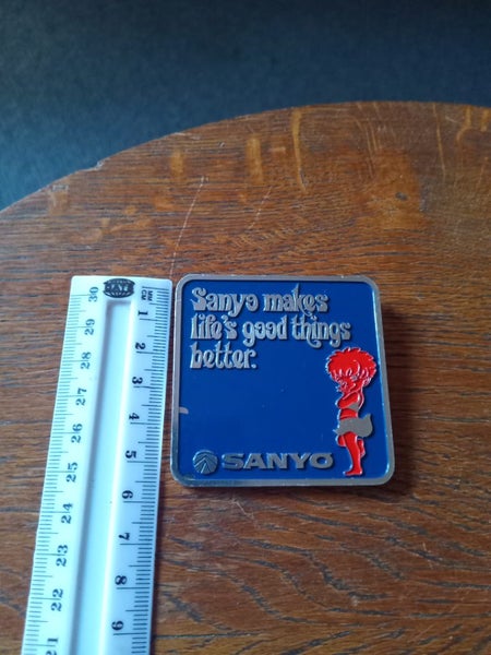 Retro Sanyo Retro Badge Carousel 4