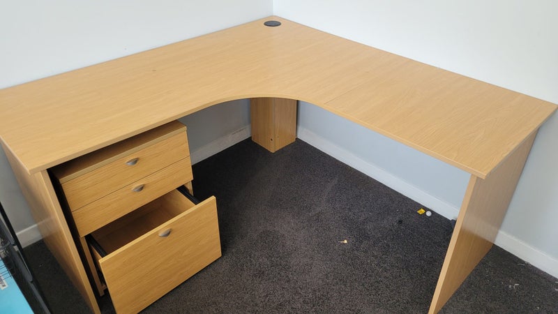 Corner Desk Carousel 1
