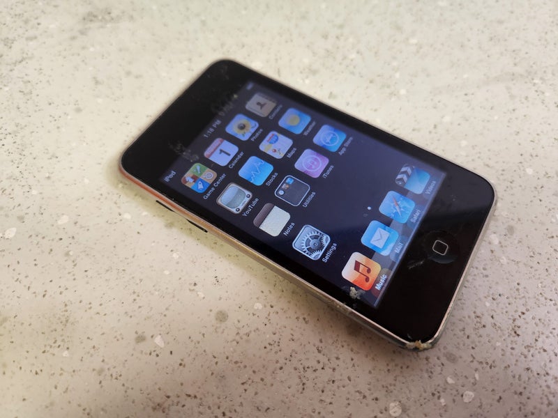 APPLE IPOD TOUCH (2ND GEN) 8GB MC086ZP (FAULTY) W192612-143 Carousel 1