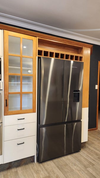 Quality Rimu Detailed Kitchen - Stylish & Functional!62971019367938112