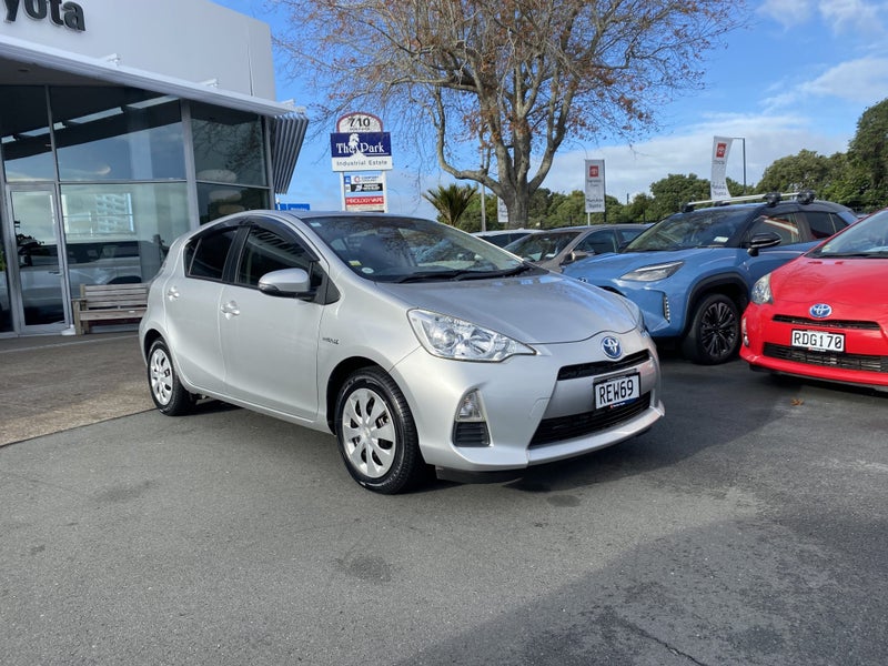 2014 Toyota Aqua Hybrid Synergy Drive628647548947221125