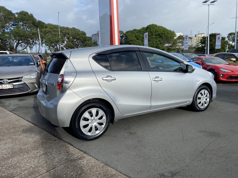 2014 Toyota Aqua Hybrid Synergy Drive62864754894722111