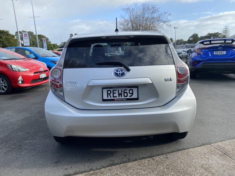 2014 Toyota Aqua Hybrid Synergy Drive62864754894722112