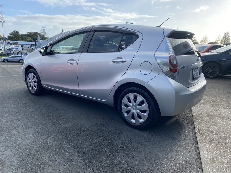 2014 Toyota Aqua Hybrid Synergy Drive62864754894722113