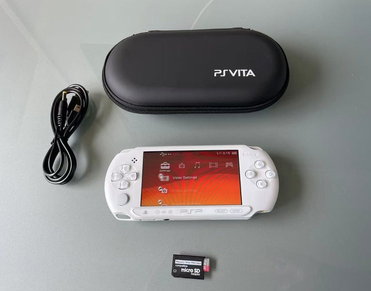 Special Edition White PSP E1000 Street 6.61PRO-C with 32G Memory Cable MINT Cond Carousel 1