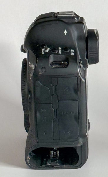 Canon 1Dx Mark II in excellent condition.63003466883458111