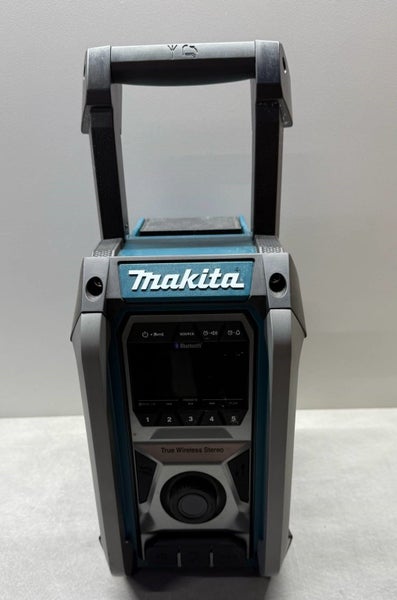 Makita XGT Woofer Bluetooth Radio (MR005) Carousel 1