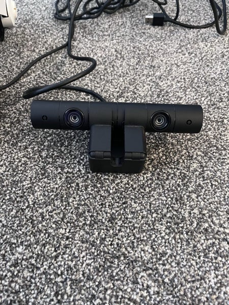 PlayStation 4 VR headset + camera62865823439618112
