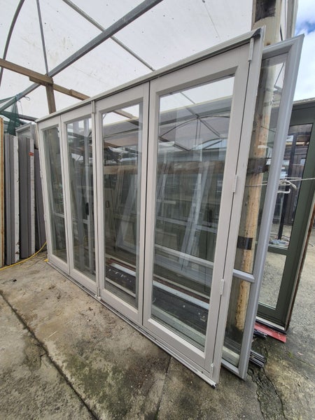 Bifolding doors 2200 H x 2830 W In good condition #1989 Carousel 1