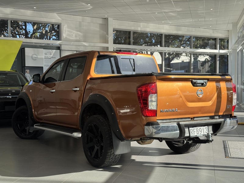2017 Nissan Navara St 2.3 4WD Manual62863268900354112