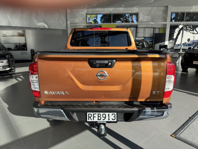 2017 Nissan Navara St 2.3 4WD Manual62863268900354113