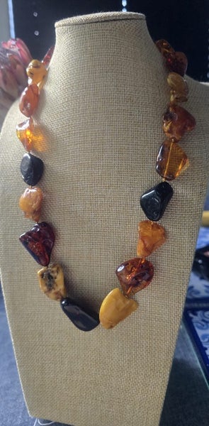 Amber Multicolored necklace Carousel 1