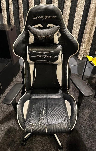 DXRacer Formula Series FH57 Gaming Chair (Black and White) (USED) Carousel 1