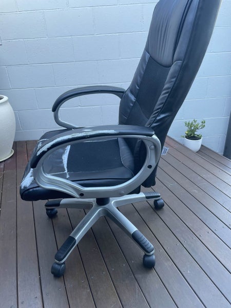 $1 Reserve - Used Levanto Office Chair (Black PU/Mesh) Carousel 2