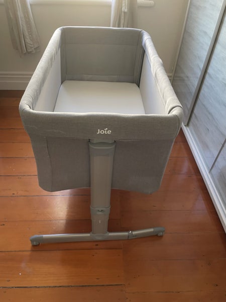Joie Roomie Co-Sleeper Carousel 2