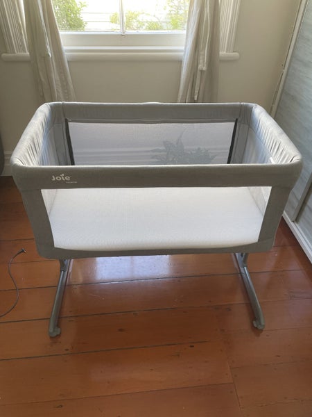 Joie Roomie Co-Sleeper Carousel 5