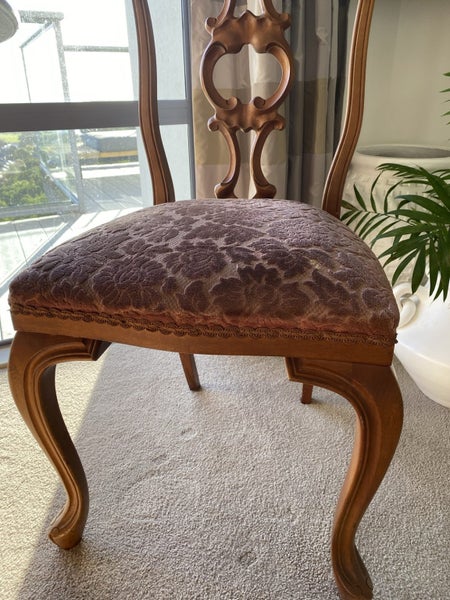Dining table and chairs62863229965698114