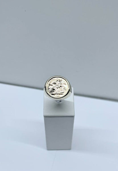 9 CT Yellow Gold Sovereign Ring Carousel 2