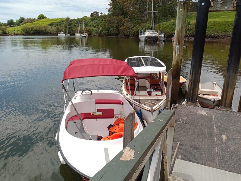 Electric Boating experience in Kerikeri - gift voucher holiday present activity Carousel 8