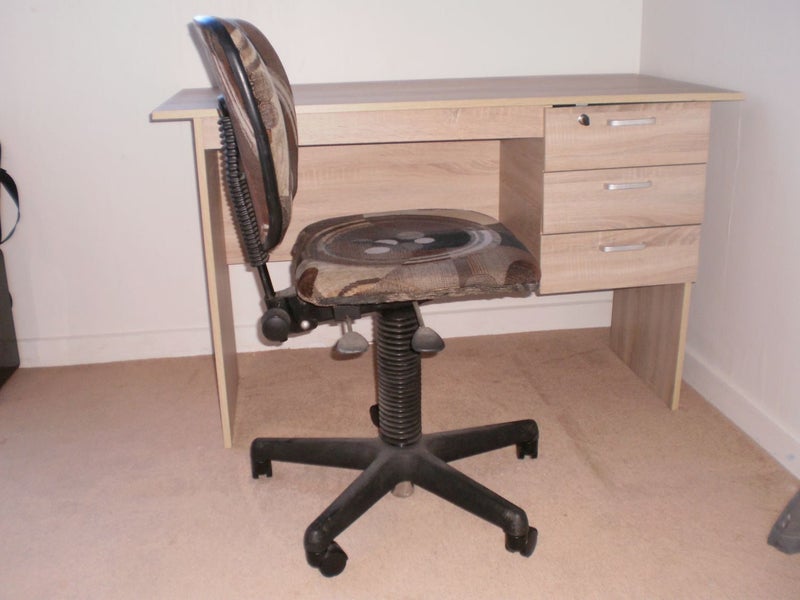 Work Desk with Adjustable Chair Carousel 1